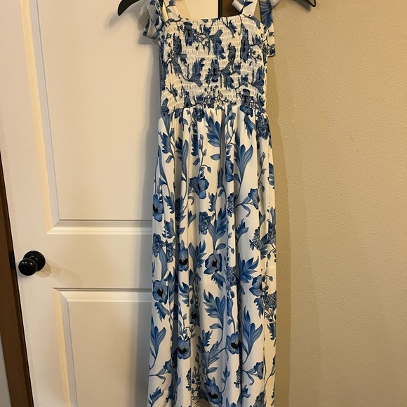 Amazon Blue and White Floral Maxi Dress - Picture 3 of 9